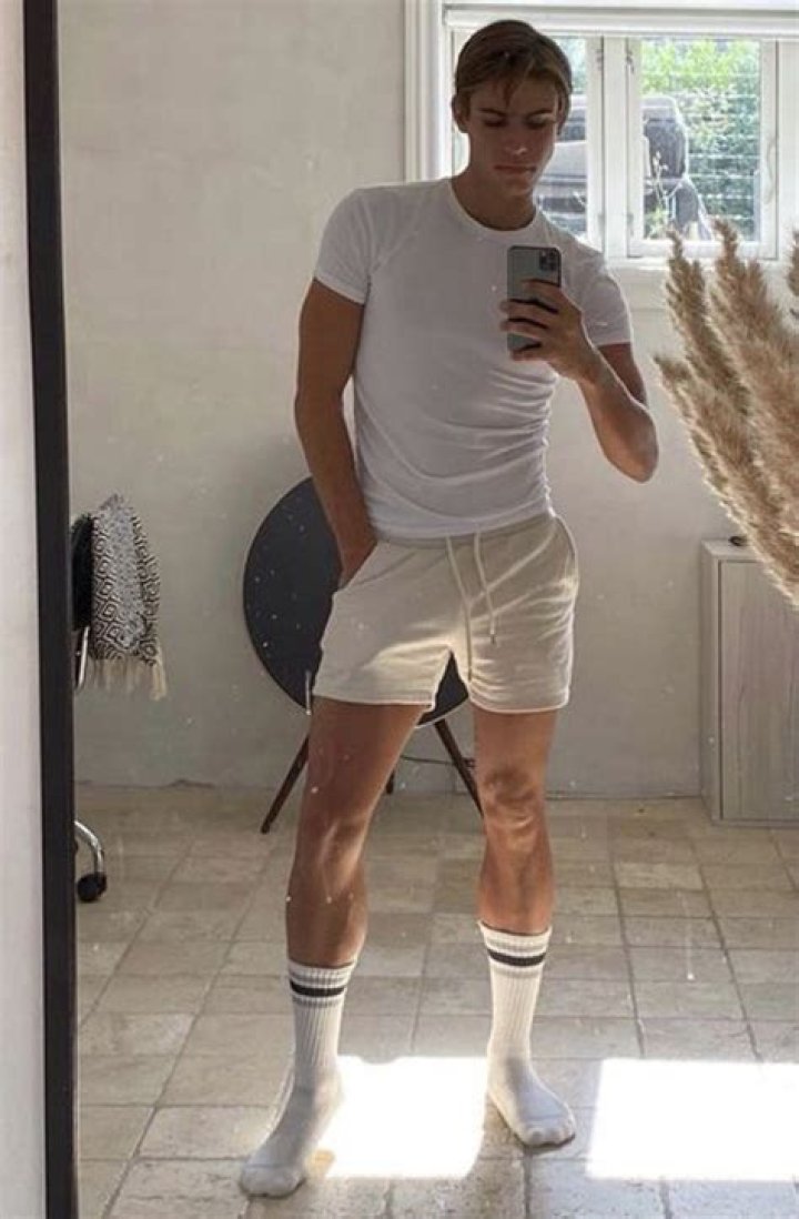 Are white socks in style for men?