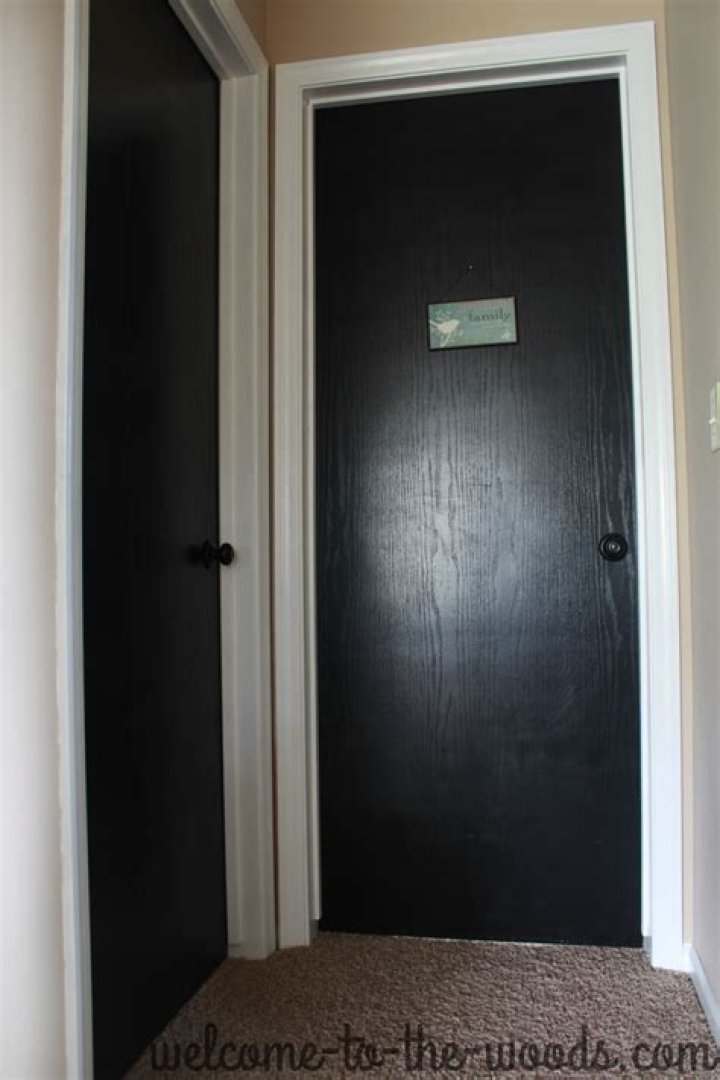 Can you paint vinyl trim around doors?