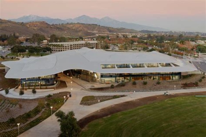 Does Cal Poly Pomona have a good history program?