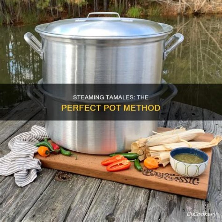 How do you cook tamales in a pot?