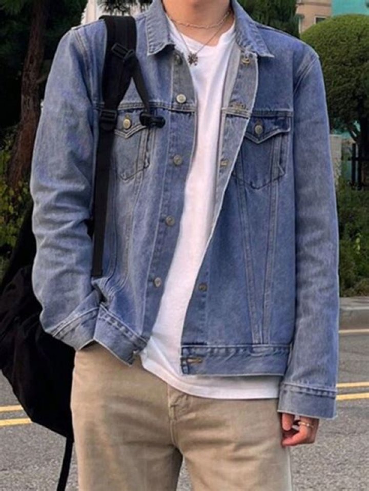 How do you know if a jean jacket fits?
