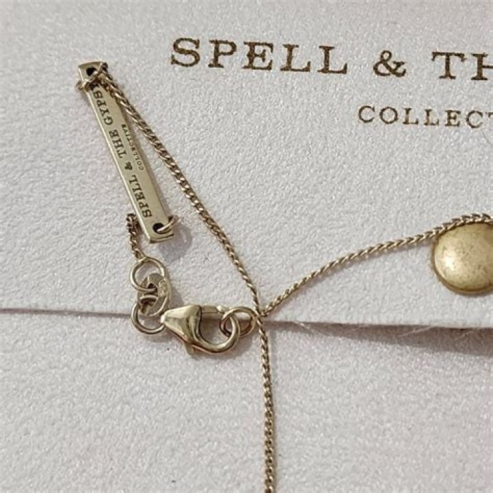 How do you spell jewellery in the UK?