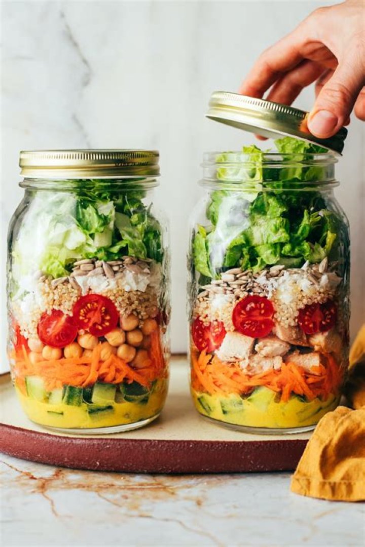How long do salads in a jar last?