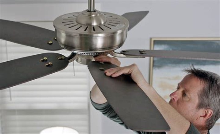 How much does Home Depot charge to install a ceiling fan?