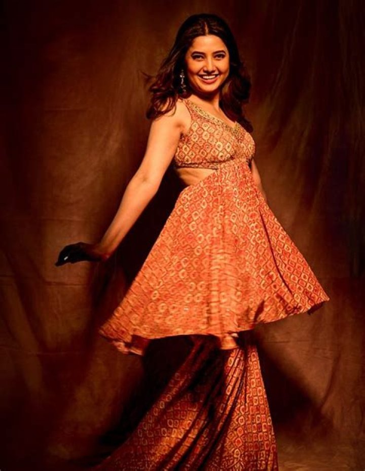 How much does Prajakta Mali earn?