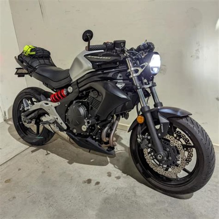 How much horsepower is a Kawasaki er6n?