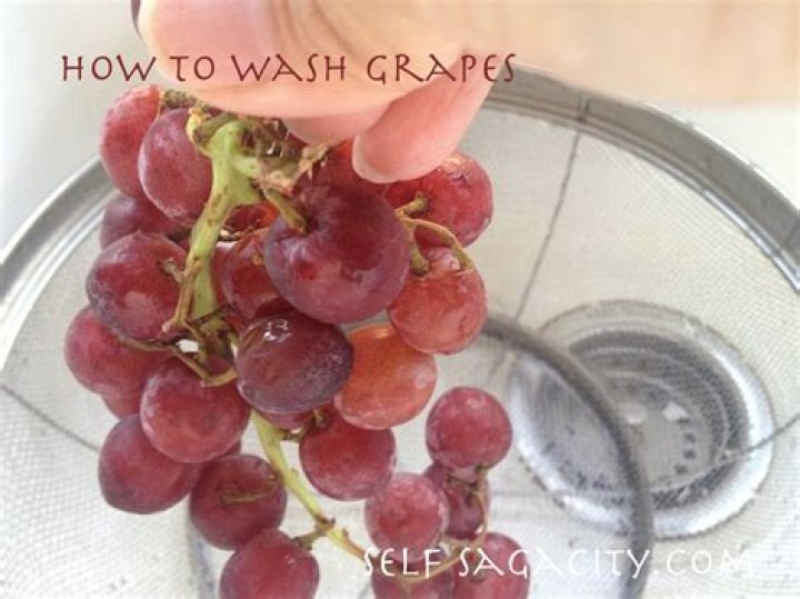 What is the best way to wash grapes?