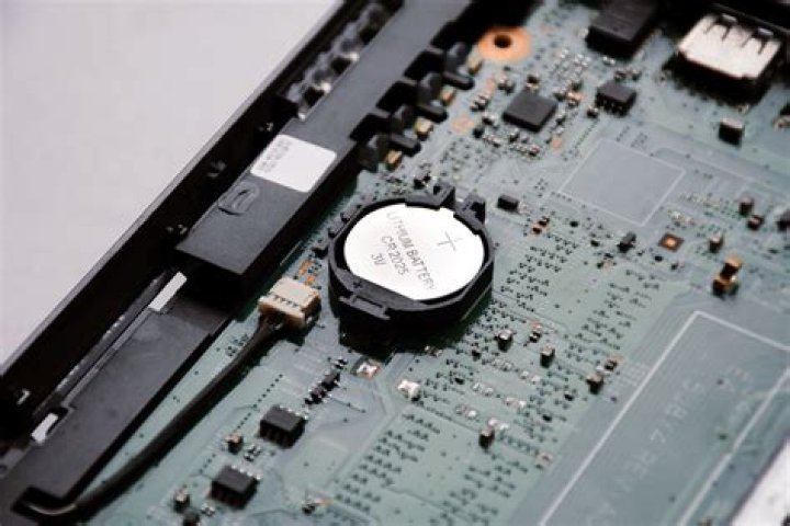 What problems can a dead CMOS battery cause?