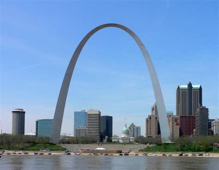What shape is the Gateway Arch?