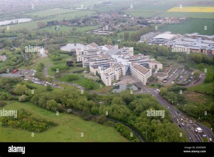 Where is British Airways headquarters located?