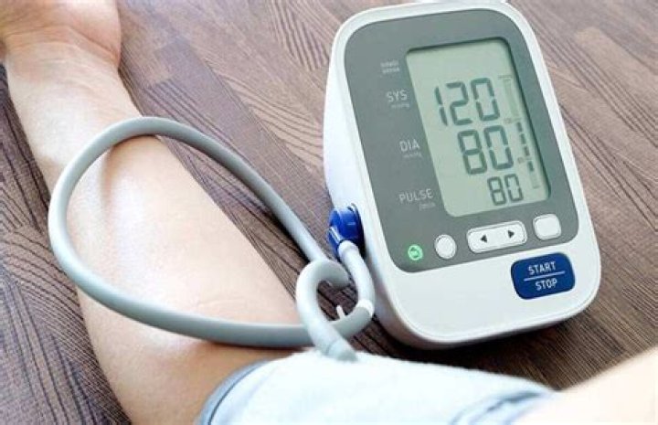 Which arm to measure blood pressure right or left?